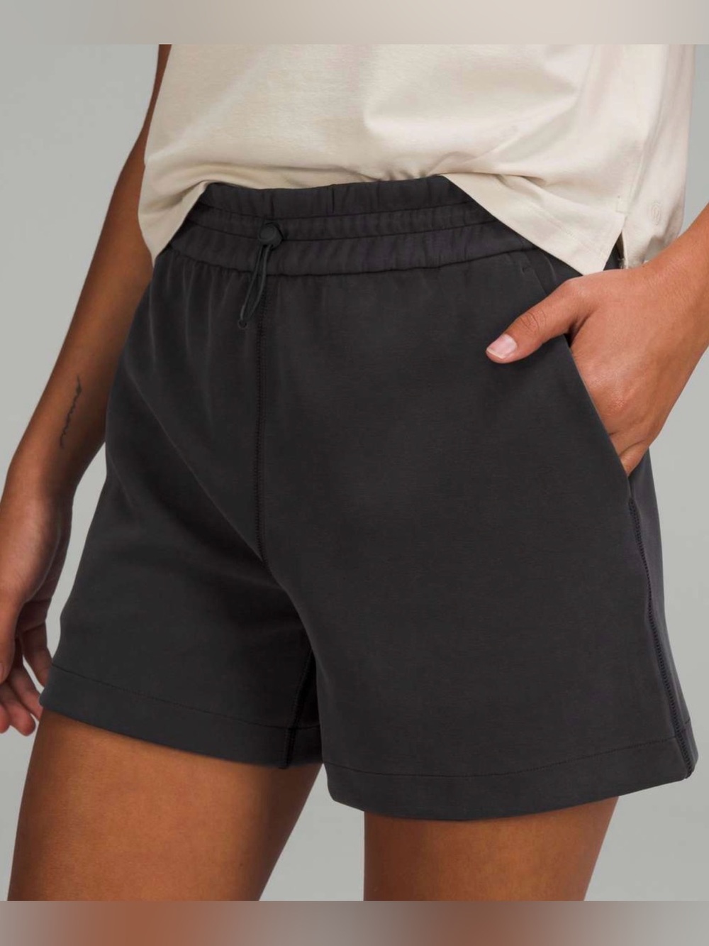 lululemon Softstreme High-Rise Short 4” Black w/ Pockets NWT